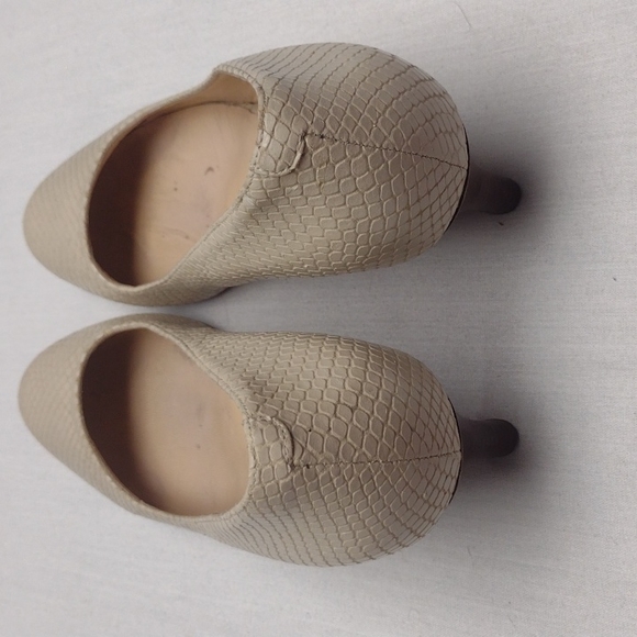 Cole Haan heels - Picture 3 of 4